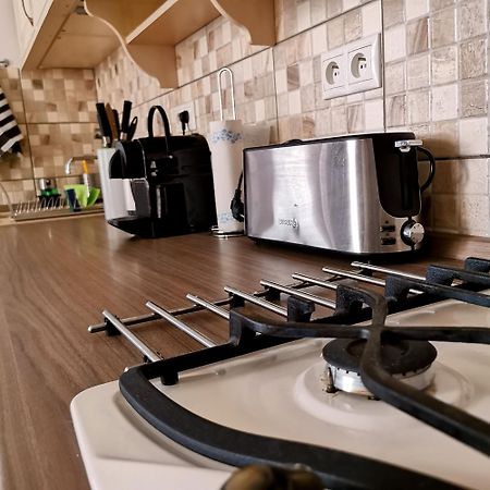Cozyhome The Castle Apartment - Spacious, Quiet, High Ceiling Bratislava Exterior foto