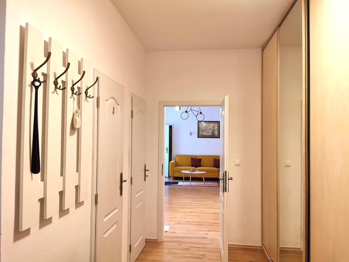 Cozyhome The Castle Apartment - Spacious, Quiet, High Ceiling Bratislava Exterior foto