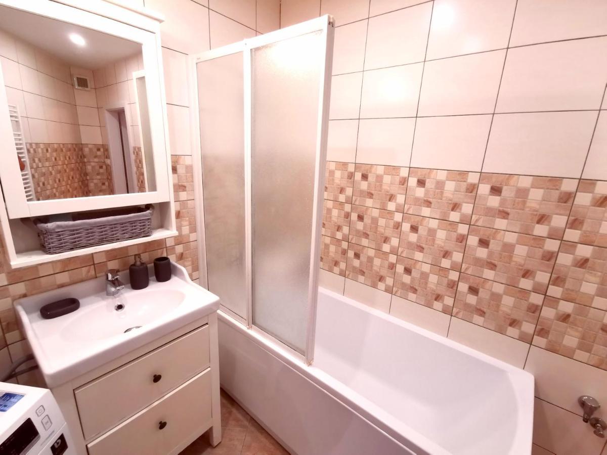 Cozyhome The Castle Apartment - Spacious, Quiet, High Ceiling Bratislava Exterior foto
